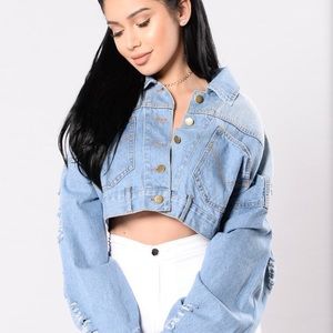 Light denim jean jacket 🦋
